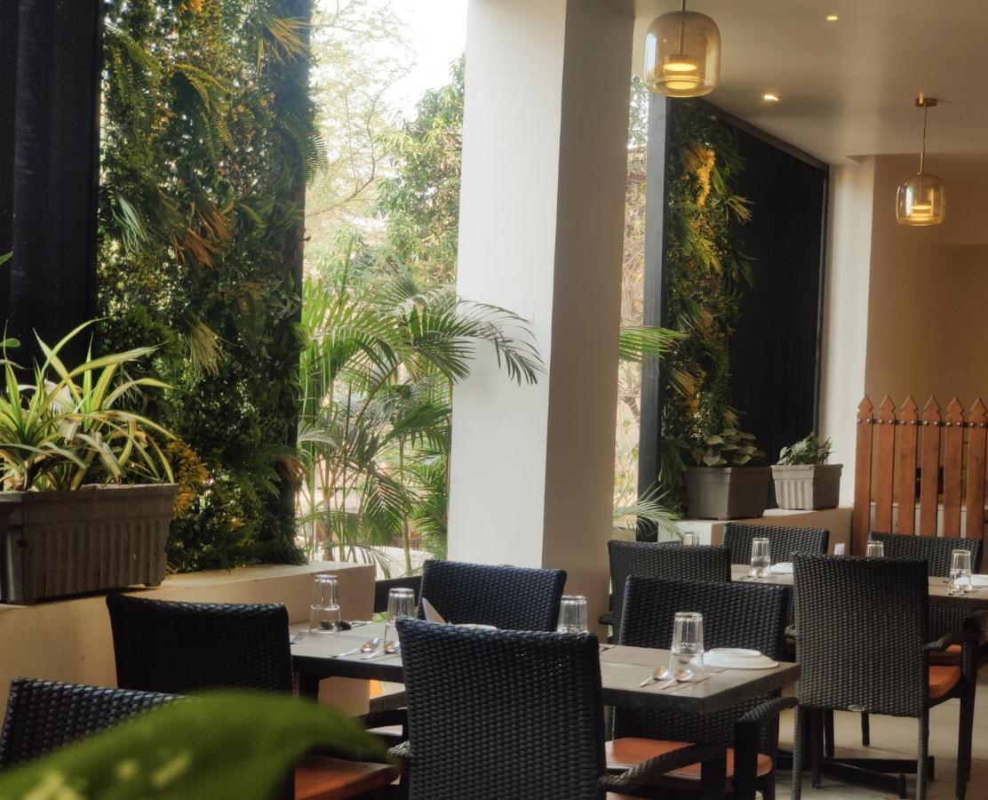 Regenta Place Raysons Kolhapur Exterior foto